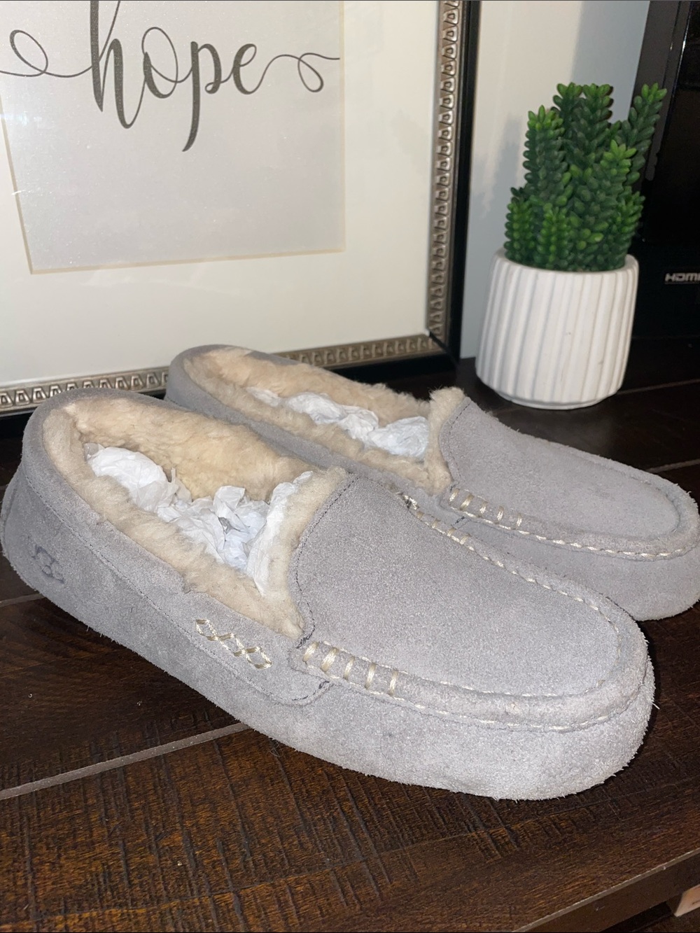 UGG Women's Ansley Gray Suede Shearling-Lined Moc Toe Moccasin Slippers Size 9